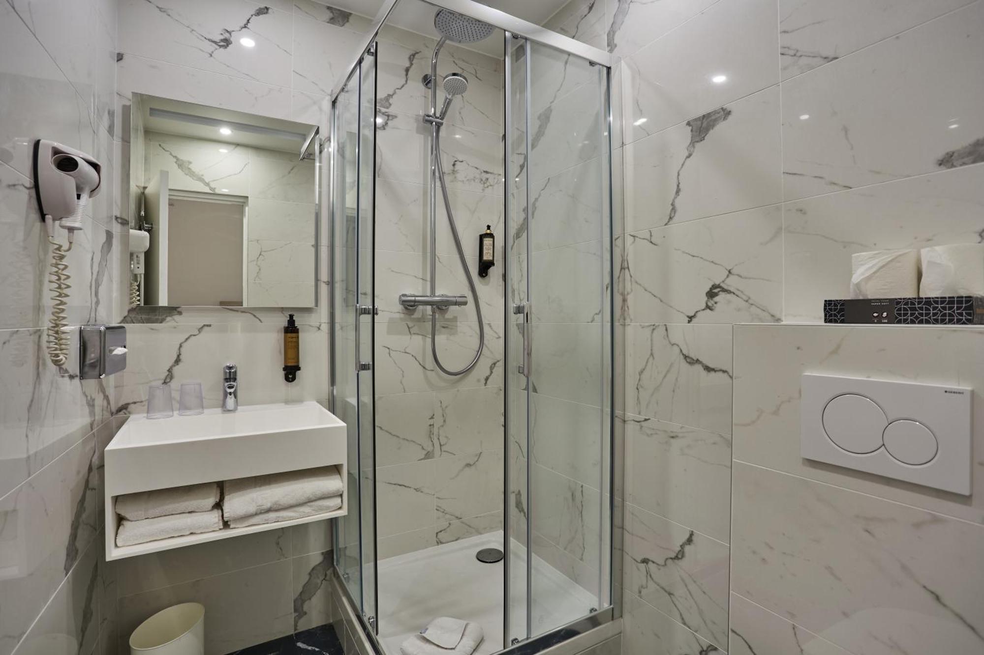 Hotel Lux Picpus Париж Екстериор снимка